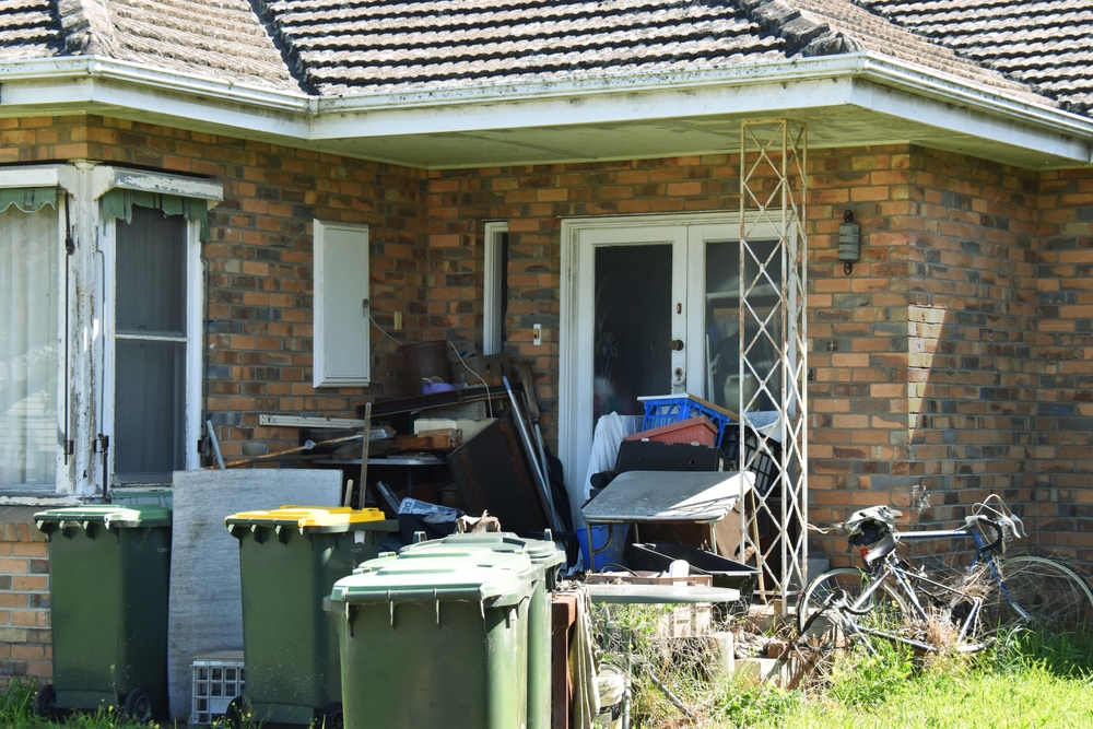 Neglected,trashed,suburban,home, ,need,a,handyman,,cleaner,or