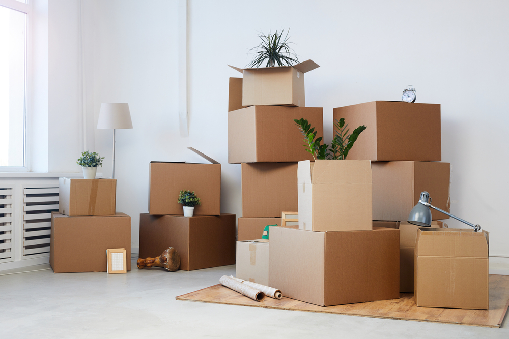 Minimal,background,image,of,cardboard,boxes,stacked,in,empty,room